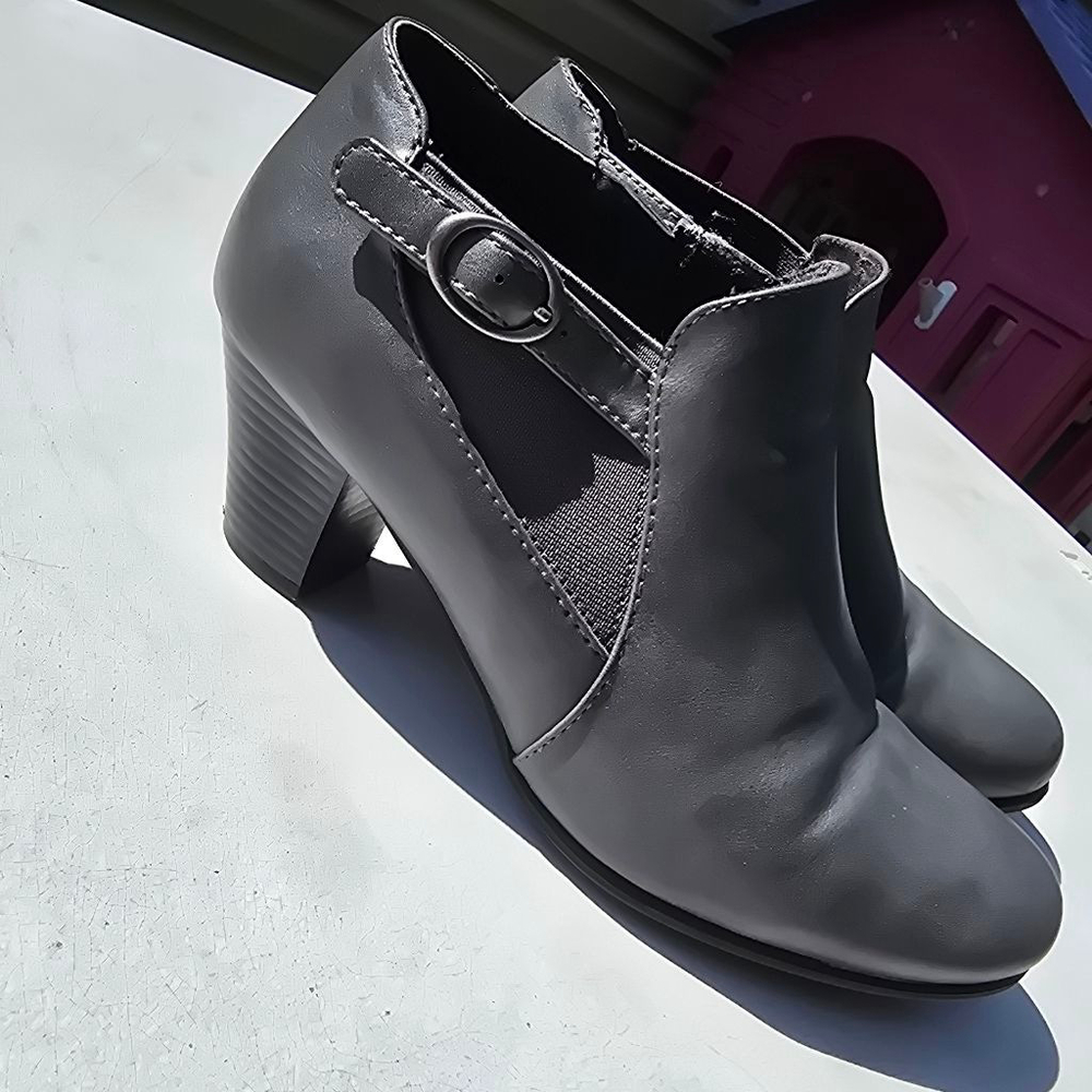 Croft & Barrow Grey Ankle Booties Size 6.5 - Picture 2 of 6